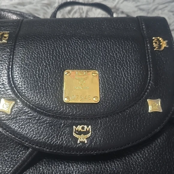 MCM Black Leather & Gold Hardware Visetos Small/Med Backpack  display picture 2